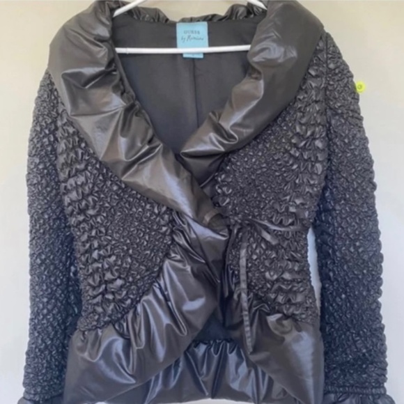 Guess by Marciano Black cross over tie puffer coat size small - Picture 3 of 5